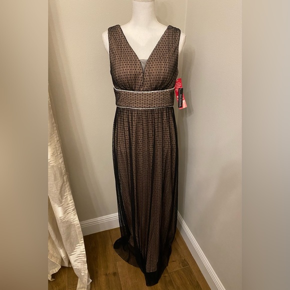 R&M Richards Dress - Picture 3 of 9